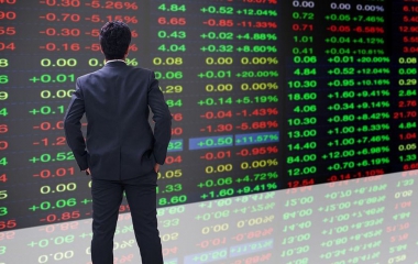 XIN CẤP GIẤY ĐI ĐƯỜNG: NGÀNH CHỨNG KHOÁN “MẮC KẸT” GIỮA NHÓM 2 VÀ NHÓM 6